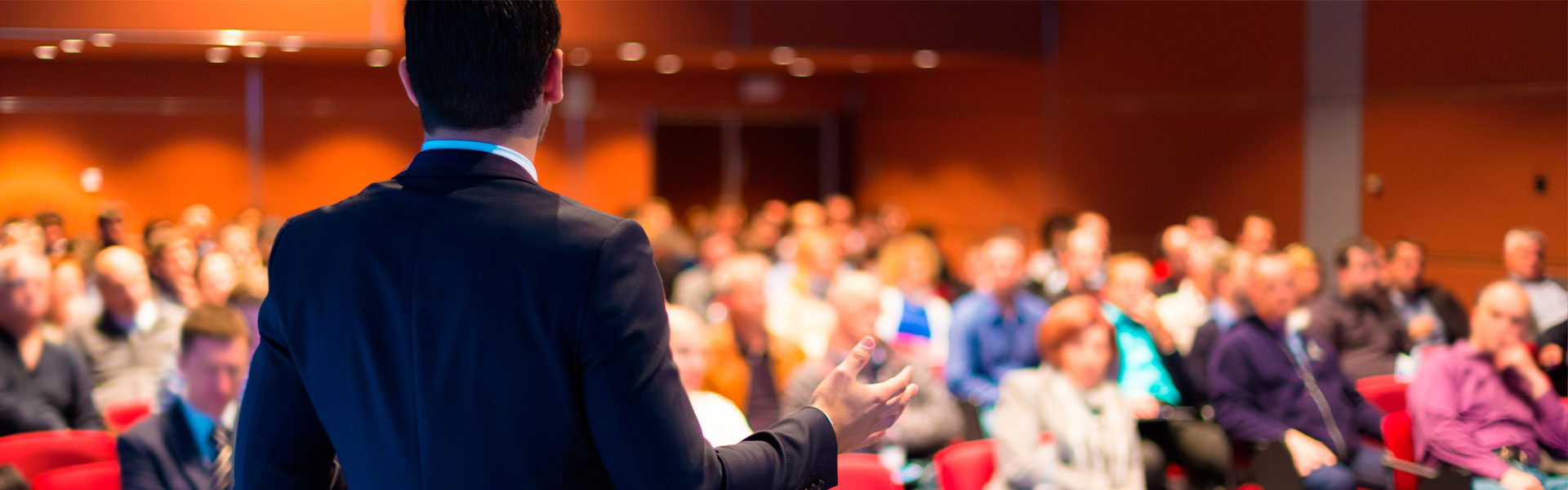 Meetup de negocios en un palacio de ferias